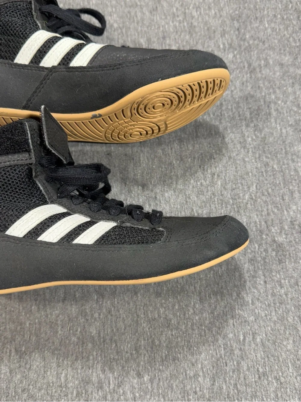 adidas boys Size 2 Black Lace Up Mid Top Wrestling Shoes YYJ606004